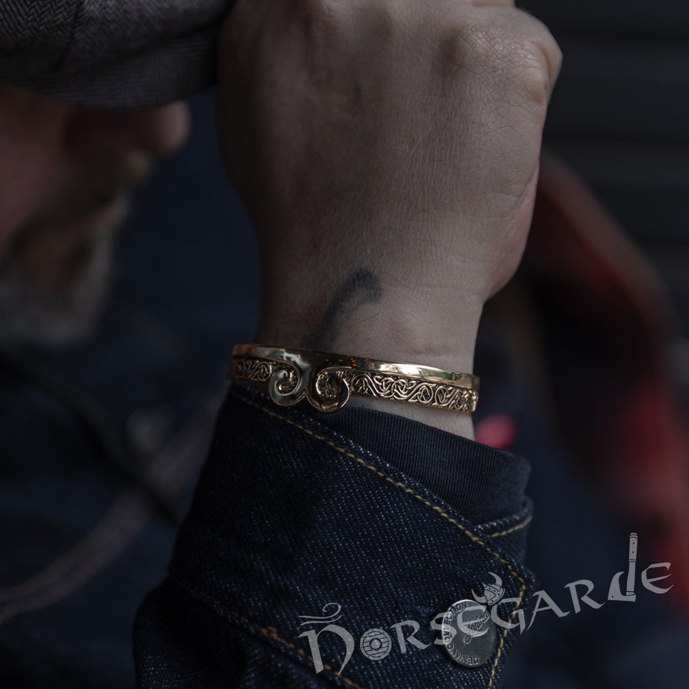 Handcrafted Floral Pattern Arm Ring - Brass
