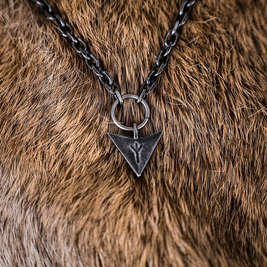Simple Algiz Arrowhead Necklace - Stainless Steel