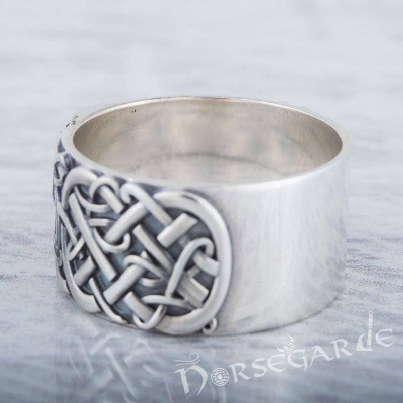 Handcrafted Algiz Rune Urnes Ornament Band - Sterling Silver - Norsegarde