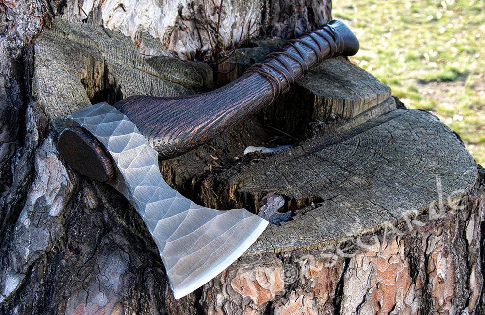 Handforged Nordic Axe 'Woodsman' - Norsegarde