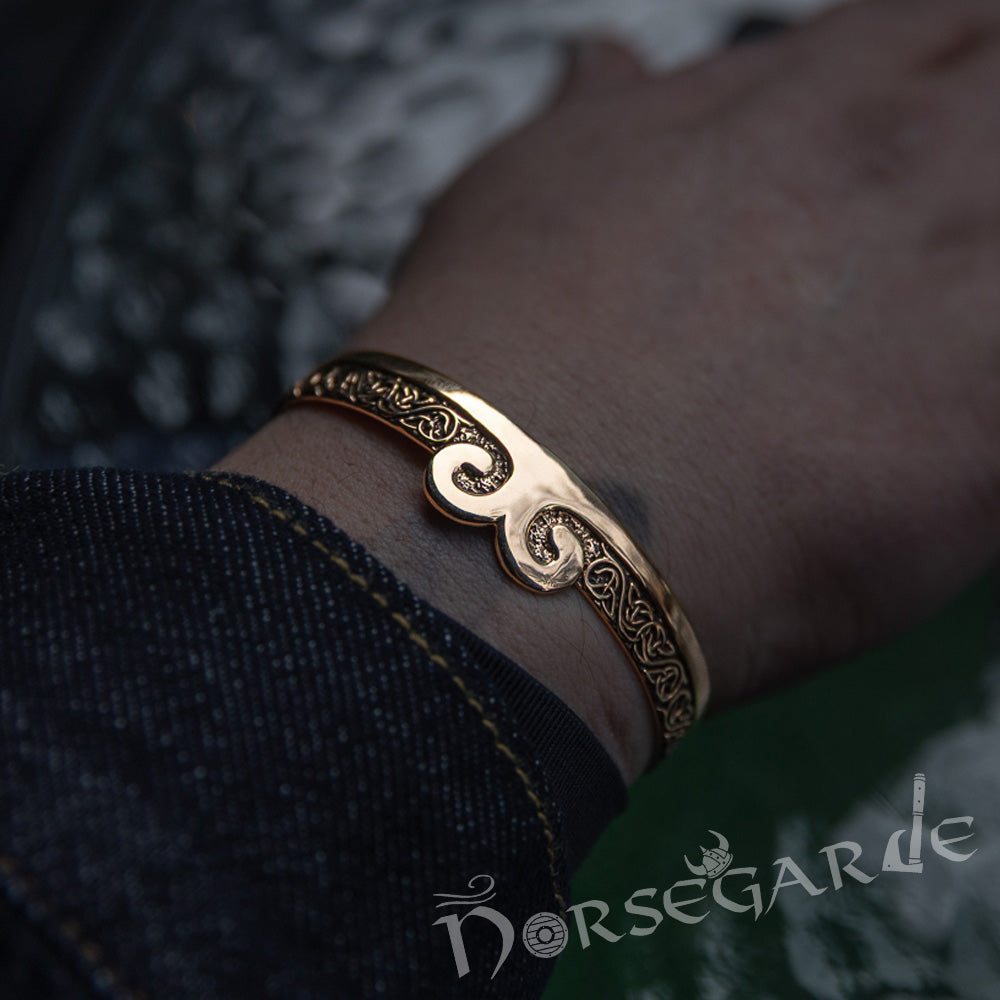 Handcrafted Floral Pattern Arm Ring - Brass
