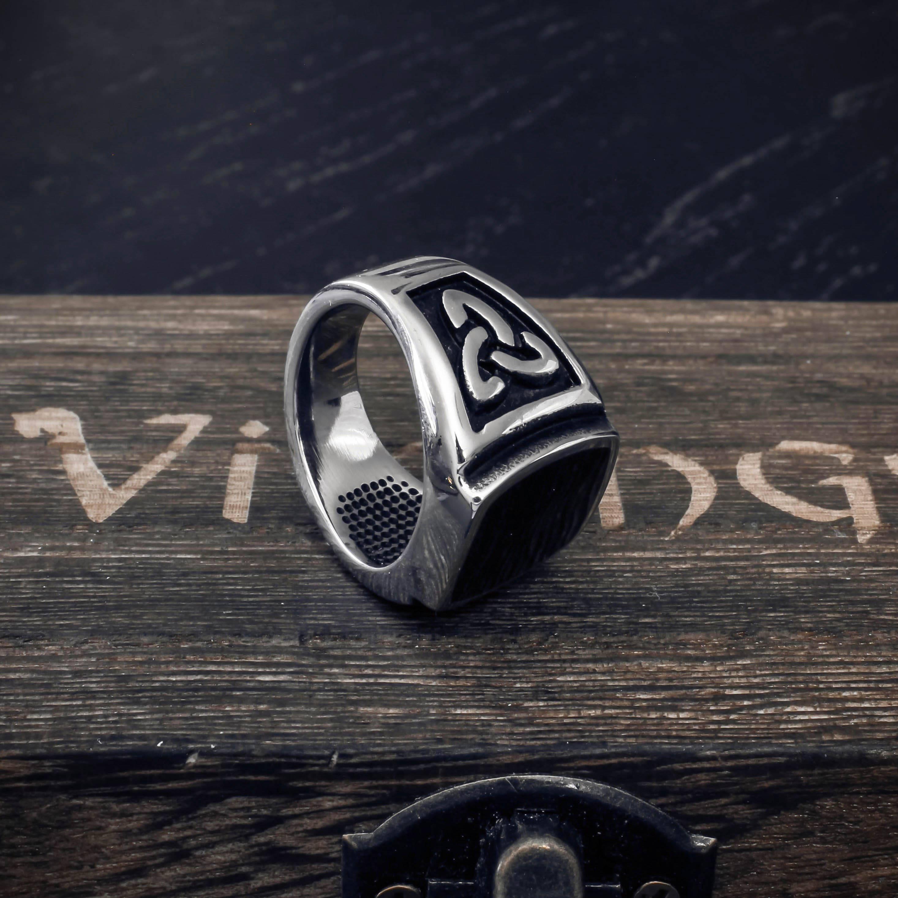 Black Celtic Knot Ring - Stainless Steel - Norsegarde